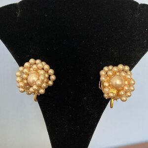 Elegant Vintage Gold Tone Faux Pearl Cluster Screw Back Earrings